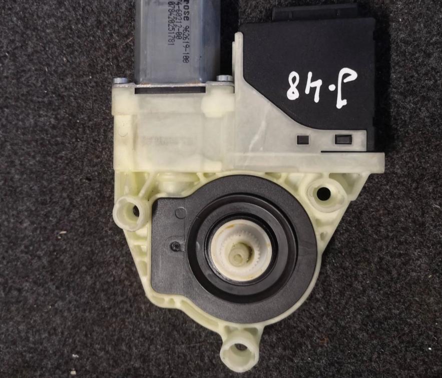 Volkswagen PASSAT B6 motorcek okna lavy zadny 1K0959795L 1K0959703AB 1K0959795L