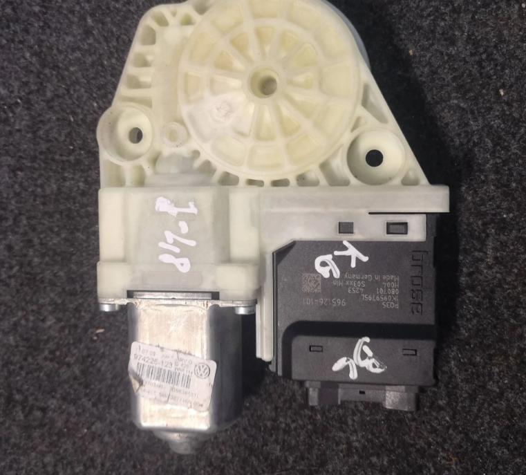 Volkswagen PASSAT B6 motorcek okna lavy zadny 1K0959795L 1K0959703AB 1K0959795L