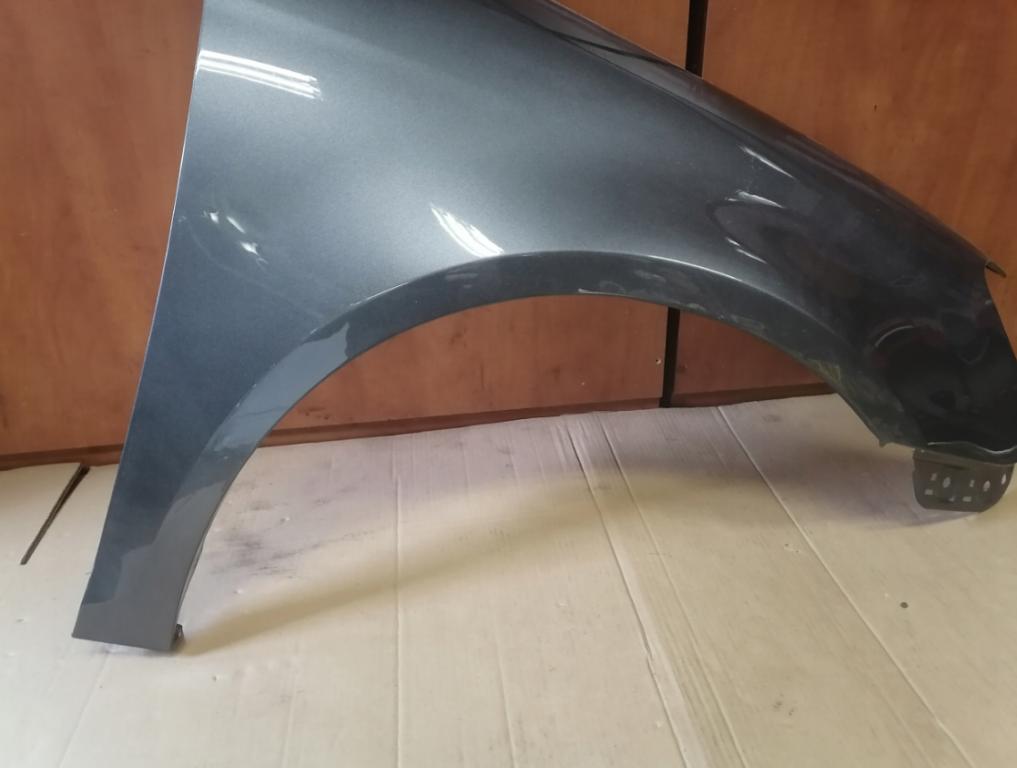 VOLKSWAGEN GOLF 6 LD7X COMBI PRAVÝ PREDNÝ BLATNÍK kód farby LD7X