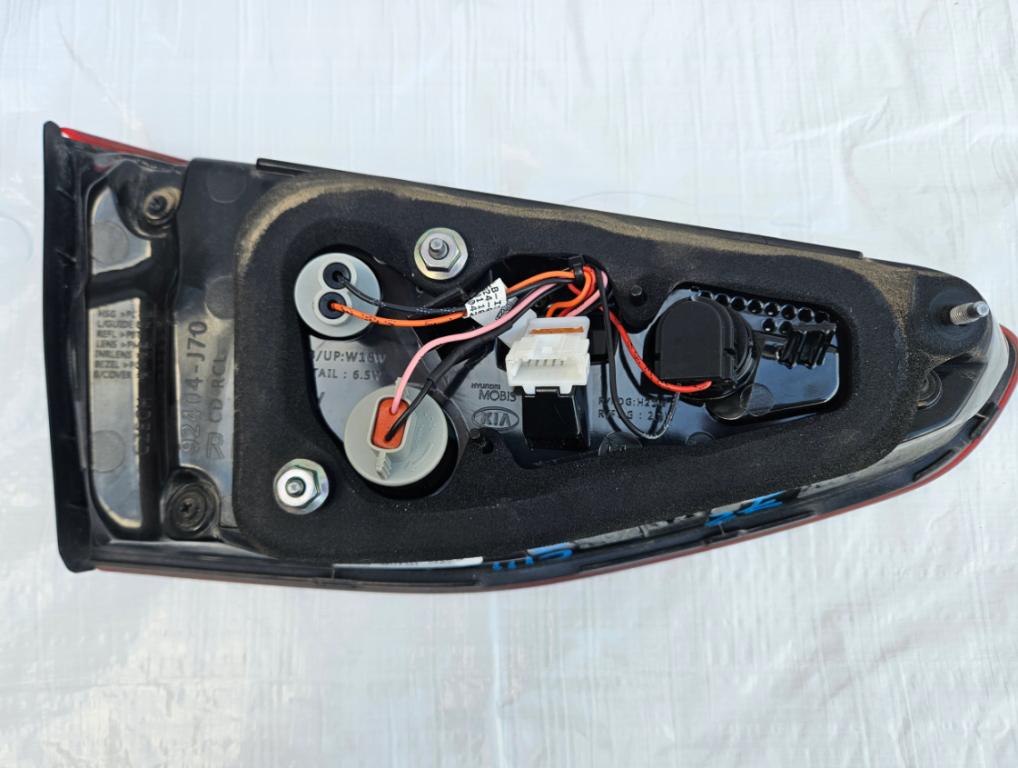 KIA CEED III 18- 24 HB PRAVÉ ZADNÉ SVETLO LED 92404-J7000
