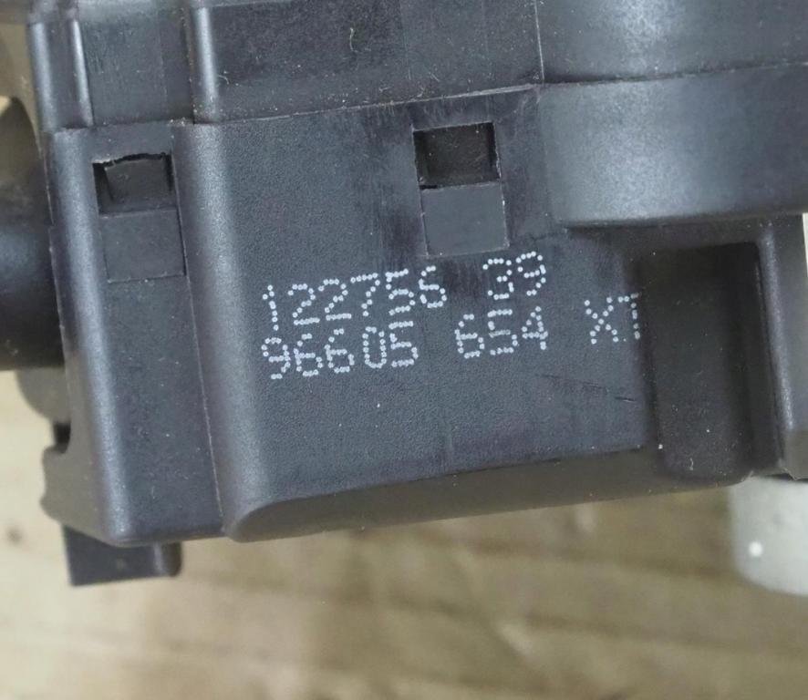 Peugeot 206 1.6 16v 109 HP manual 80 kW 1587 cm3 5- prepínač 96605654XT