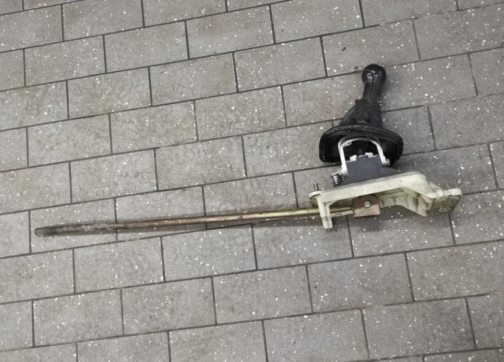 AUDI A3 (8L1) 1996 - 2006    1.6 74 kW [101 KM] benzyna 1996 - 2003  Kulisa 1J0711149 (Rýchlostné páky / kulisy)