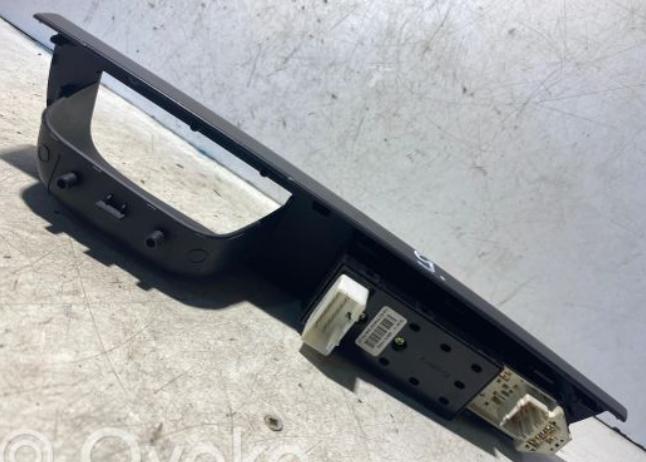 Kia Ceed I prepínač okien spätných zrkadiel 93570-1H020  823511H120