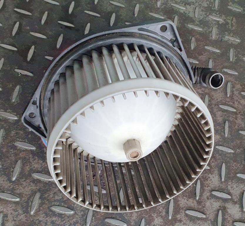 NISSAN TERRANO II (R20) TERENOWY 2005 92,00 2.7 TDi 4WD 125 - TD27TI 2664,00 Ventilátor vetráku 0130111153