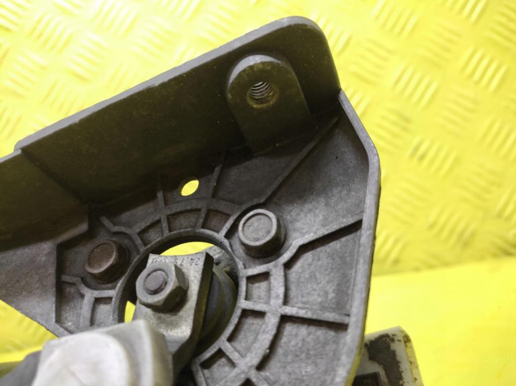 CITROEN AX MECHANIZMUS PREDNÉHO STIERAČA 9390332346