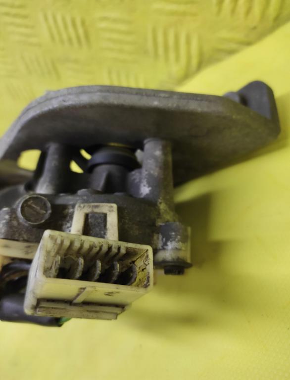 CITROEN AX MECHANIZMUS PREDNÉHO STIERAČA 9390332346