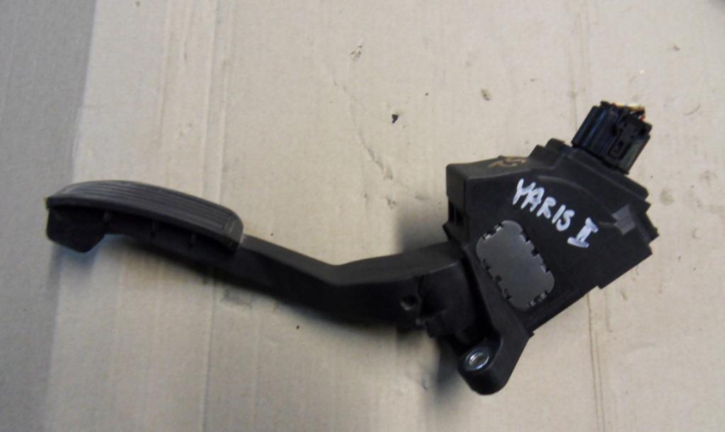 Toyota Yaris 2007 pedal Plyn: 78110-0D010