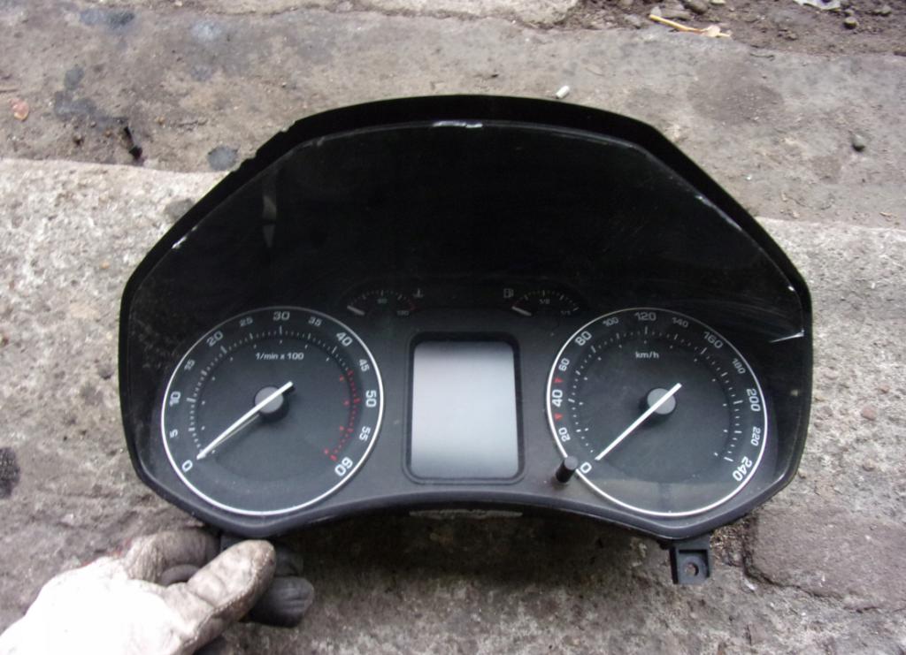 Skoda Octavia II 2004-2013 1.9 TDI 105 HP manual 77 kW 1896 cm3 Prístrojovka 1Z0920842D