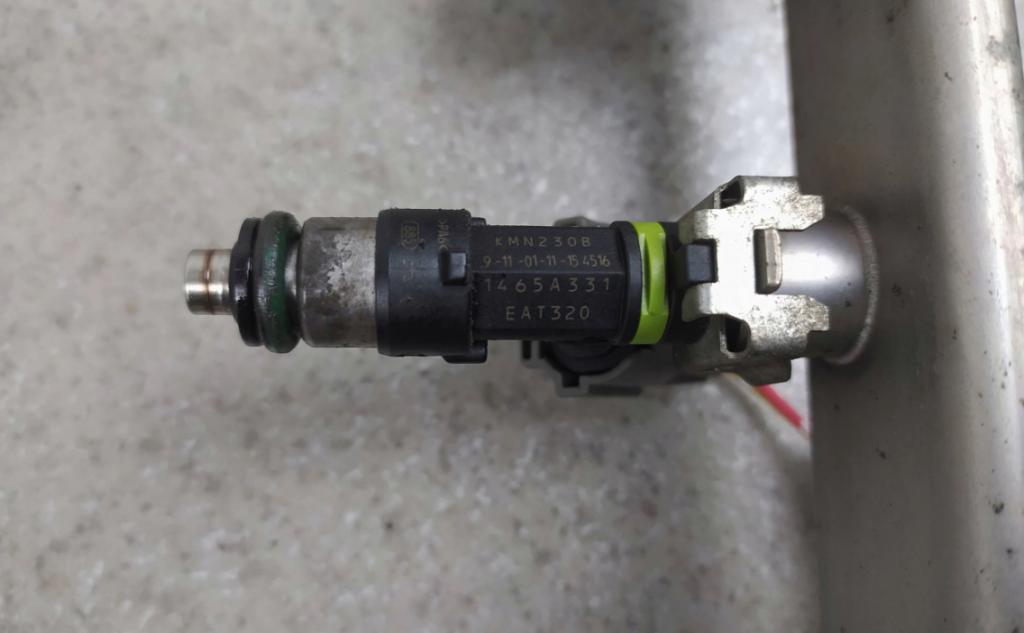 MITSUBISHI LANCER VIII 1.6 VSTREKOVACIA LIŠTA