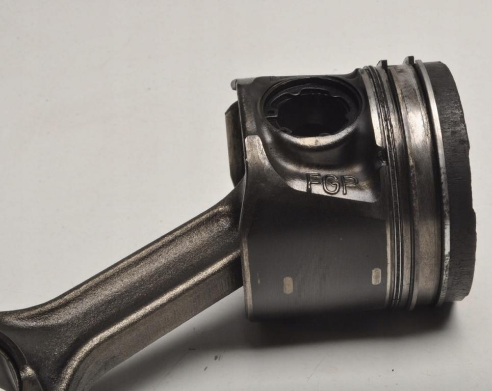 ALFA ROMEO 159 2.4 JTDM 154kW pist ojnica motora 939A9000 082226