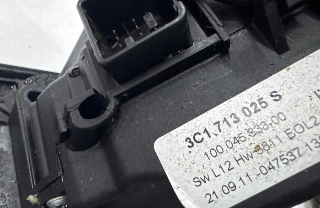 VW PASSAT CC B6 (357) 2008 - 2012    2.0 TFSI 147 kW [200 KM] benzyna 2008 - 2012  Kulisa 3C1713025S (Rýchlostné páky / kulisy)