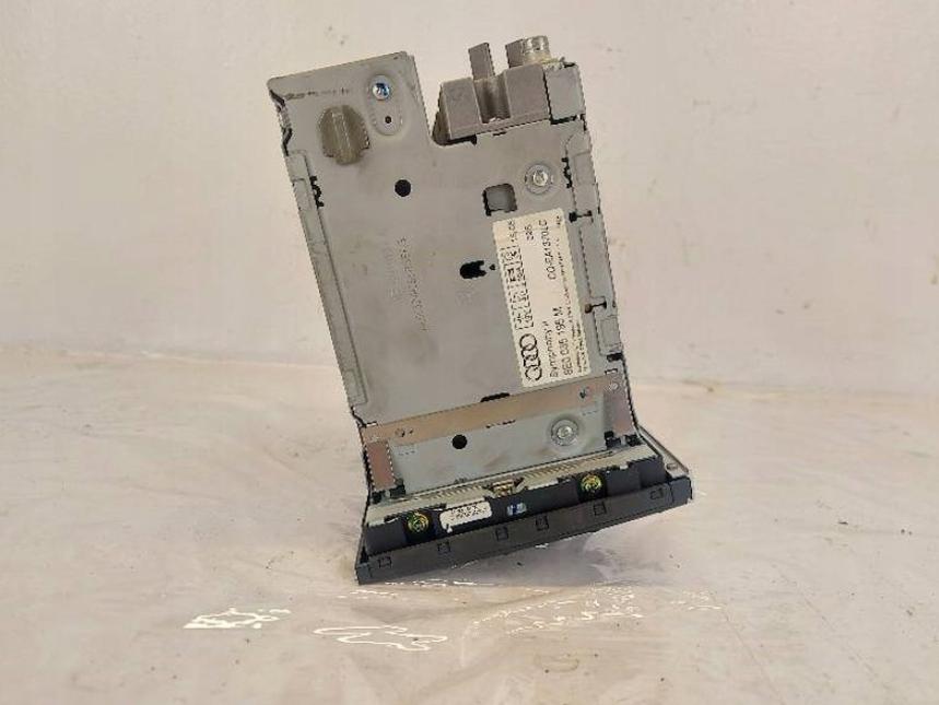 AUDI A4 B6 Avant (8E5) 2000 - 2005    2.5 TDI 120 kW [163 KM] olej napędowy 2002 - 2004  RADIO 8E0035195M kod nemáme