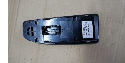 Bmw 1 e87 2004-2011 1.6 16v 122 HP manual 90 kW 1599 cm3 5- prepínač okien spätných zrkadiel 9132076-01