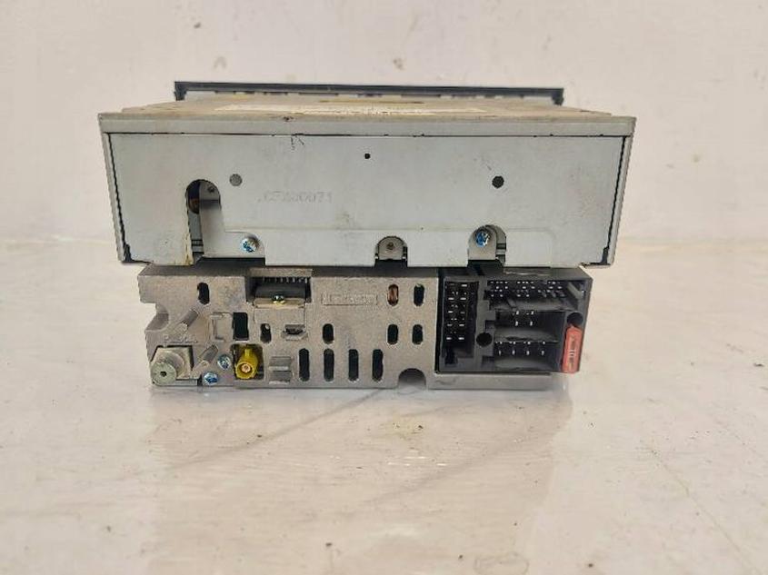 AUDI A4 B6 Avant (8E5) 2000 - 2005    2.5 TDI 120 kW [163 KM] olej napędowy 2002 - 2004  RADIO 8E0035195M kod nemáme