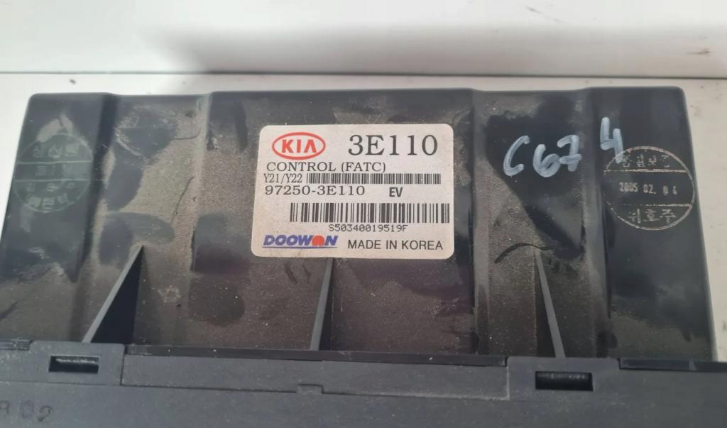 KIA SORENTO I (JC) TERENOWY 2005 103,00 2.5 CRDi 140 - D4CB 2497,00 Panel kúrenia KLIMATRONIK 972503E110