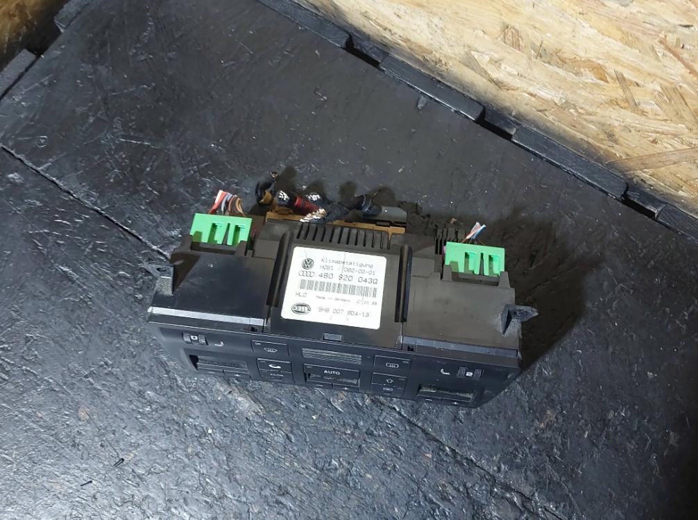 Audi A6 C5 1997-2004 2.5 tdi 179KM manual 132 kW 2496 cm3 5- panel kúrenia 4B0820043Q