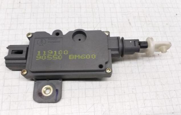 Nissan Almera N16 motorcek centralneho zamka 90550BM600