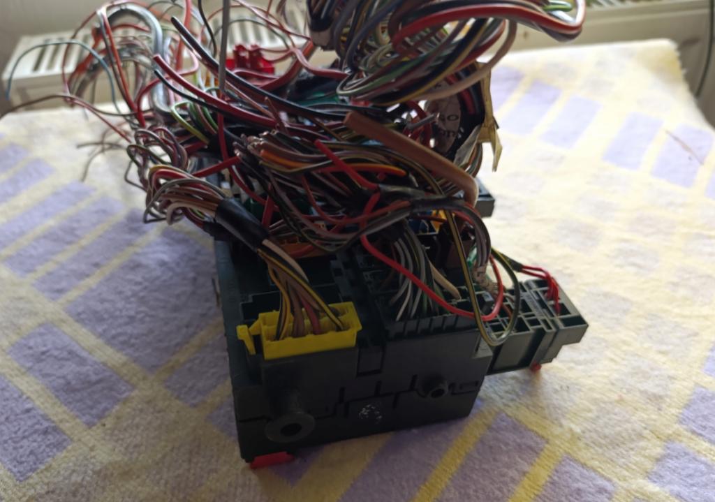 VW Skrinka poistková 357937039