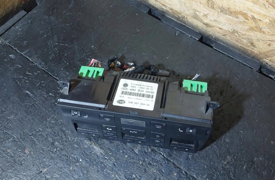 Audi A6 C5 1997-2004 2.5 tdi 179KM manual 132 kW 2496 cm3 5- panel kúrenia 4B0820043Q