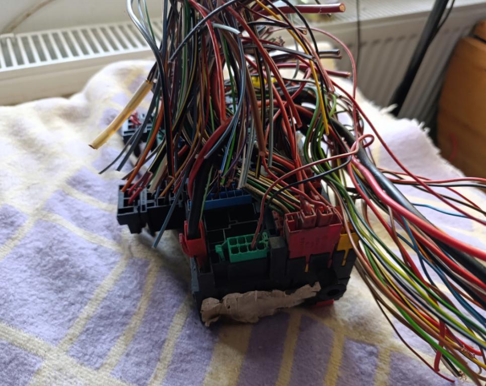 VW Skrinka poistková 357937039