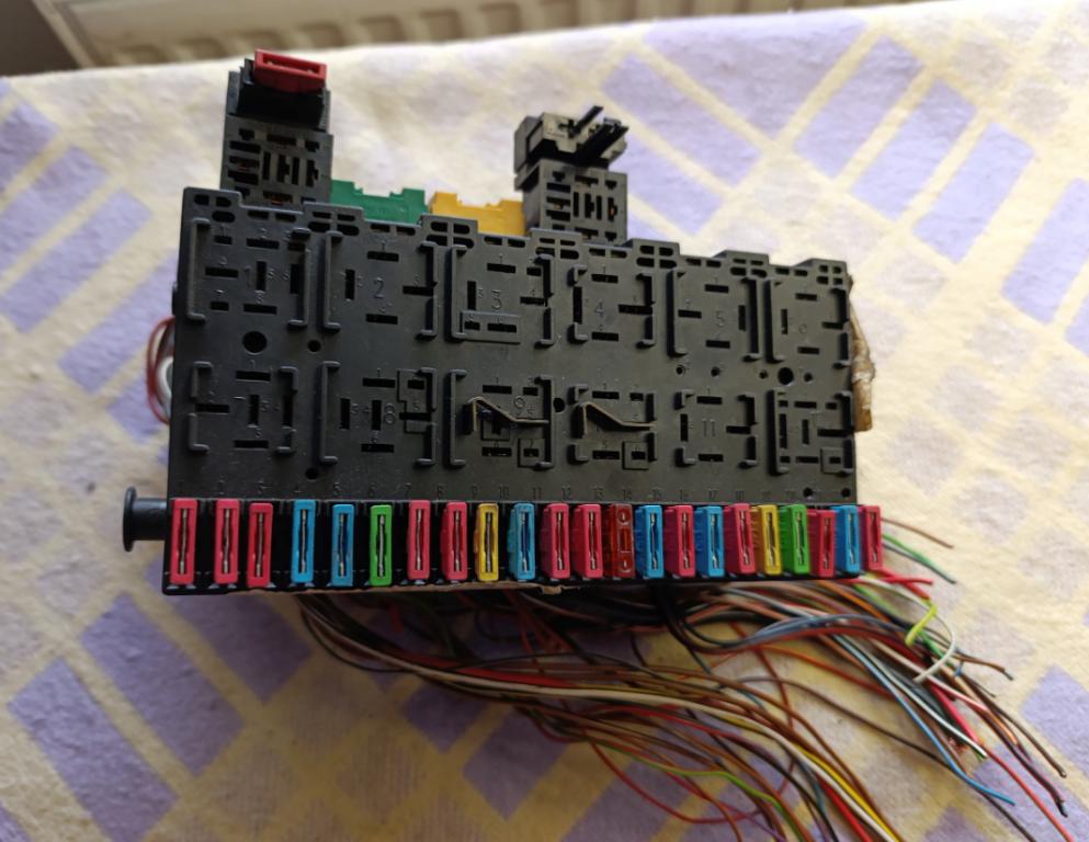 VW Skrinka poistková 357937039