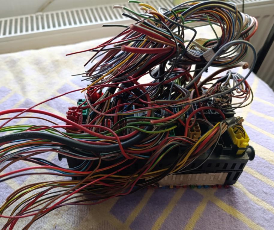 VW Skrinka poistková 357937039