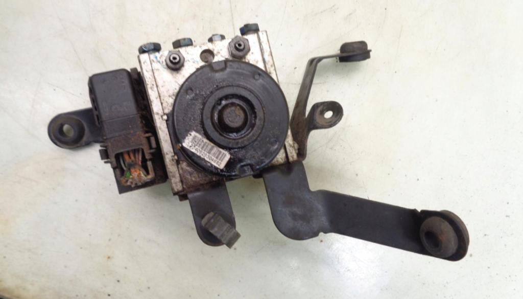 FORD FIESTA MK6 1.4 TDCI ABS 4S612M110DA