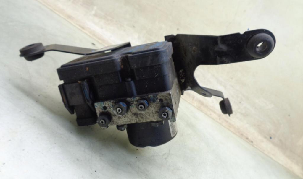 FORD FIESTA MK6 1.4 TDCI ABS 4S612M110DA