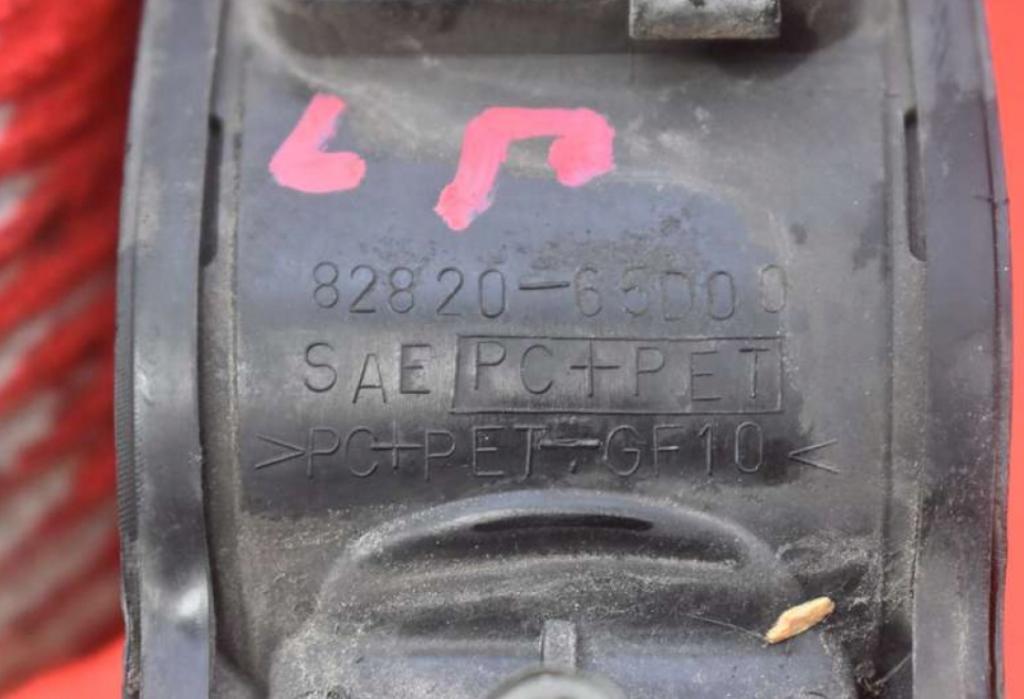 SUZUKI GRAND VITARA I 98-05 KĽÚČKA PREDNÁ ĽAVÁ ČIERNA 82820-65D00