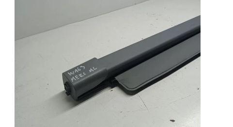 Mercedes-Benz ML W163       0  roleta