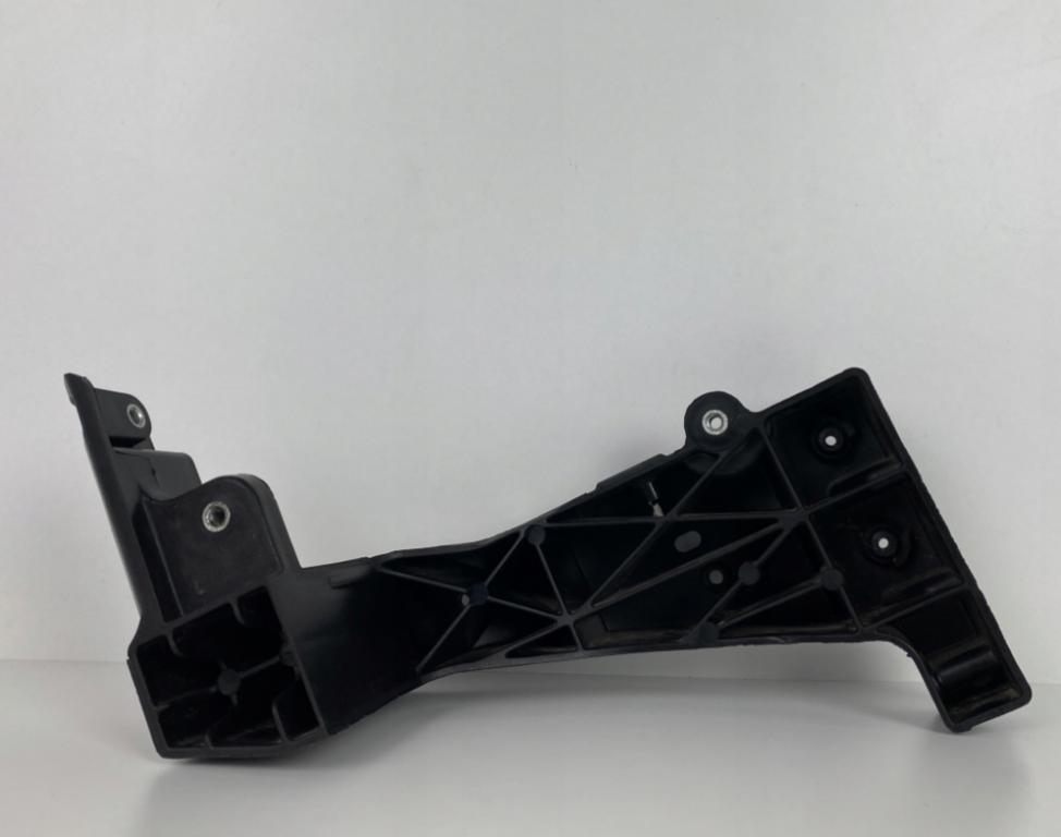 Hyundai I40 1.7 CRDi 141 HP automatic 104 kW 1685 cm3  Úchyt nárazníka 64136-3Z000