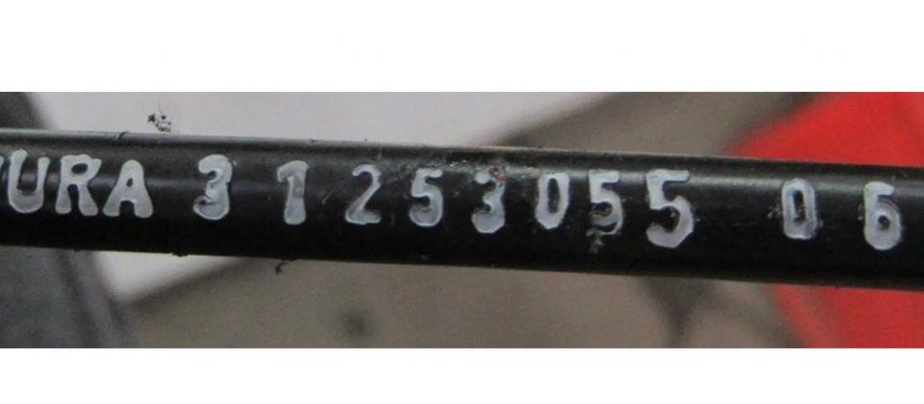 Volvo V70 II zámok predný pravy 30699748