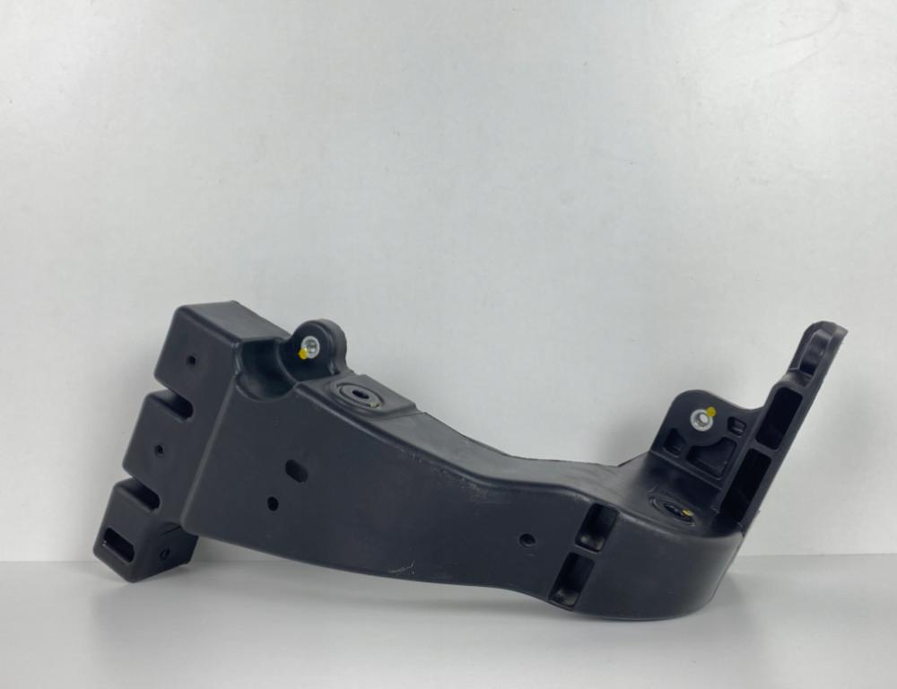 Hyundai I40 1.7 CRDi 141 HP automatic 104 kW 1685 cm3  Úchyt nárazníka 64136-3Z000