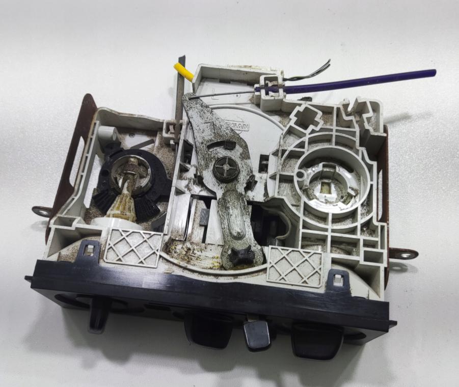 Nissan CABSTAR MAXITY Panel kúrenia