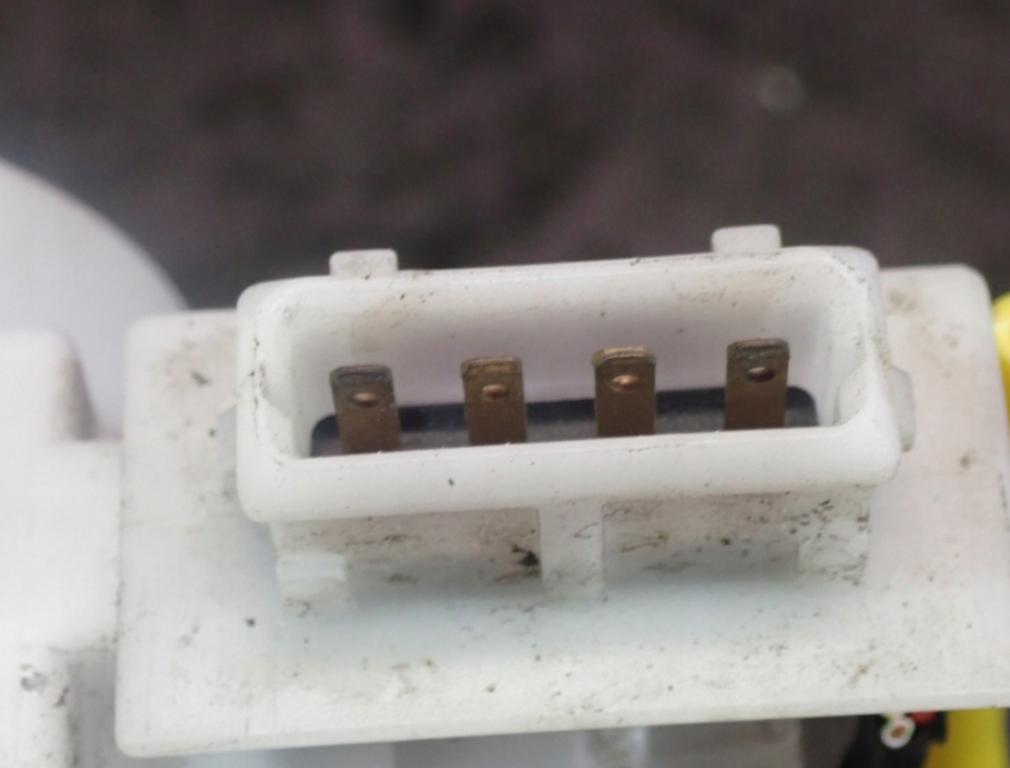 VW POLO III 6N HB 3D 00-02 ZÁMKA ZDVIHU ĽAVÁ PREDNÁ 1HM862153 6N0837015D