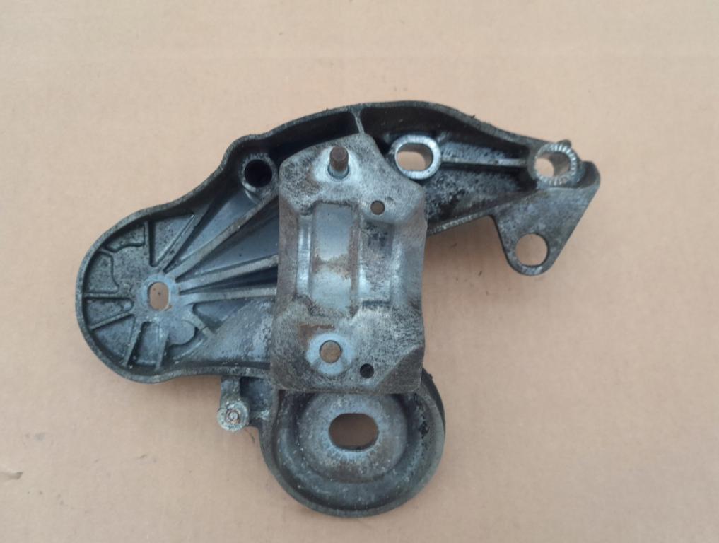 AUDI A6 C6 LIFT 04-11 Držiak motora - ľavý 4F0199351S