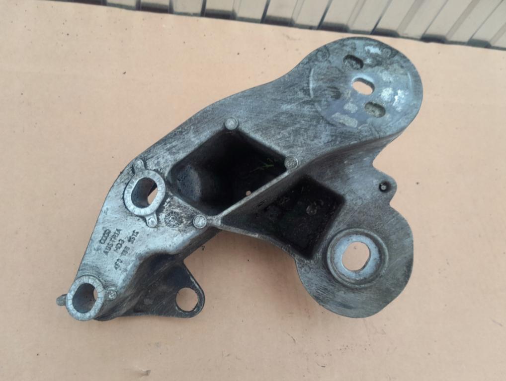 AUDI A6 C6 LIFT 04-11 Držiak motora - ľavý 4F0199351S