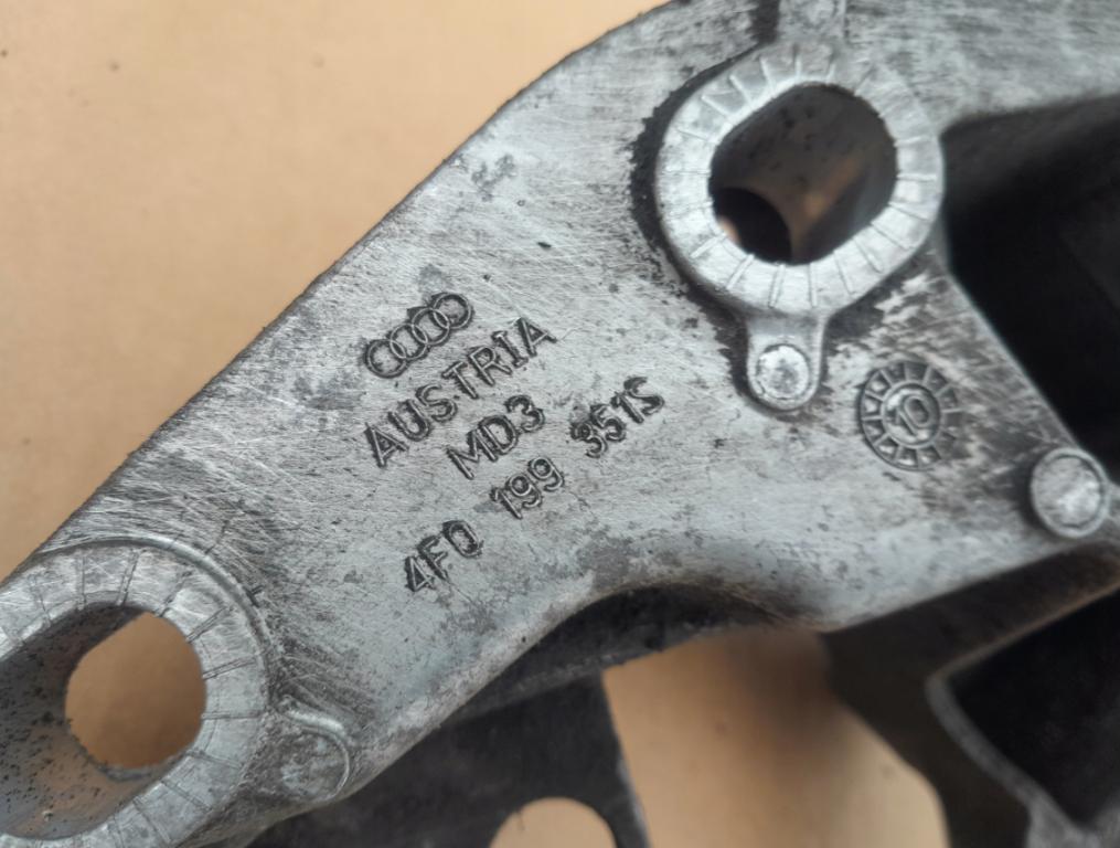 AUDI A6 C6 LIFT 04-11 Držiak motora - ľavý 4F0199351S