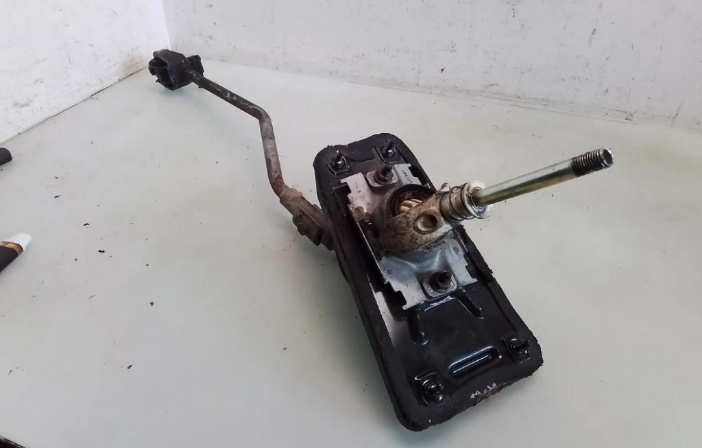 Audi A4 S4 B5 8D Radiaca páka