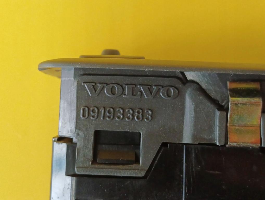 Volvo V70 II 1999-2007 2.4 D5 163 HP manual 120 kW 2401 cm3 5- prepínač okien spätných zrkadiel 8682836