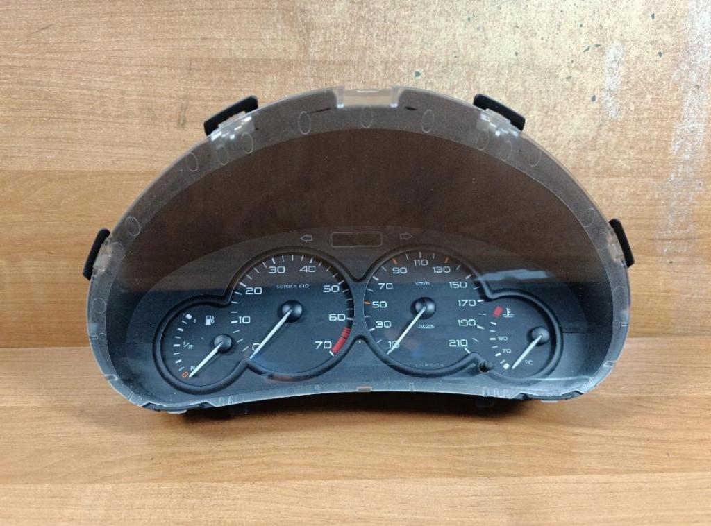 Peugeot 206 1.1 60 HP manual 44 kW 1124 cm3 3- prístrojovka/ budíky 9634961180 (Prístrojové dosky, displeje)