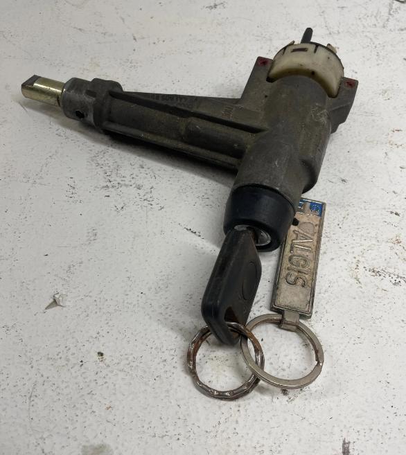 Audi 100 C4 1991-1994 2.3 injekcia: mechanický 133 HP manual 98 kW 2309 cm3 4- Spínačka 4A1905851 (Spínacie skrinky a kľúče)