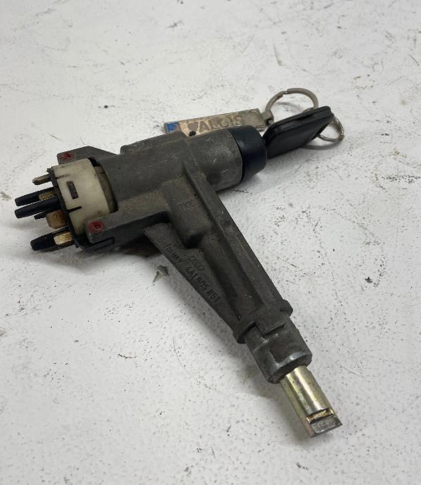 Audi 100 C4 1991-1994 2.3 injekcia: mechanický 133 HP manual 98 kW 2309 cm3 4- Spínačka 4A1905851 (Spínacie skrinky a kľúče)