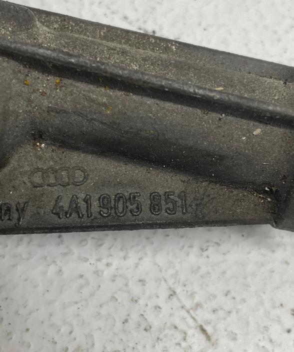 Audi 100 C4 1991-1994 2.3 injekcia: mechanický 133 HP manual 98 kW 2309 cm3 4- Spínačka 4A1905851 (Spínacie skrinky a kľúče)