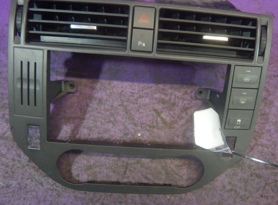 Ford C-Max I 2003-2010 2.0 TDCI 136 HP manual 100 kW 1997 cm3 5- Rám: rádio: 3M51-18522-BDW