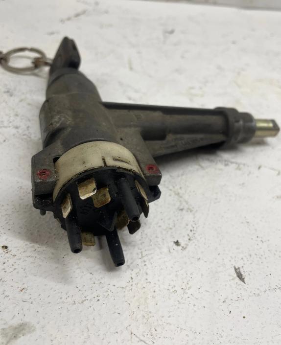 Audi 100 C4 1991-1994 2.3 injekcia: mechanický 133 HP manual 98 kW 2309 cm3 4- Spínačka 4A1905851 (Spínacie skrinky a kľúče)