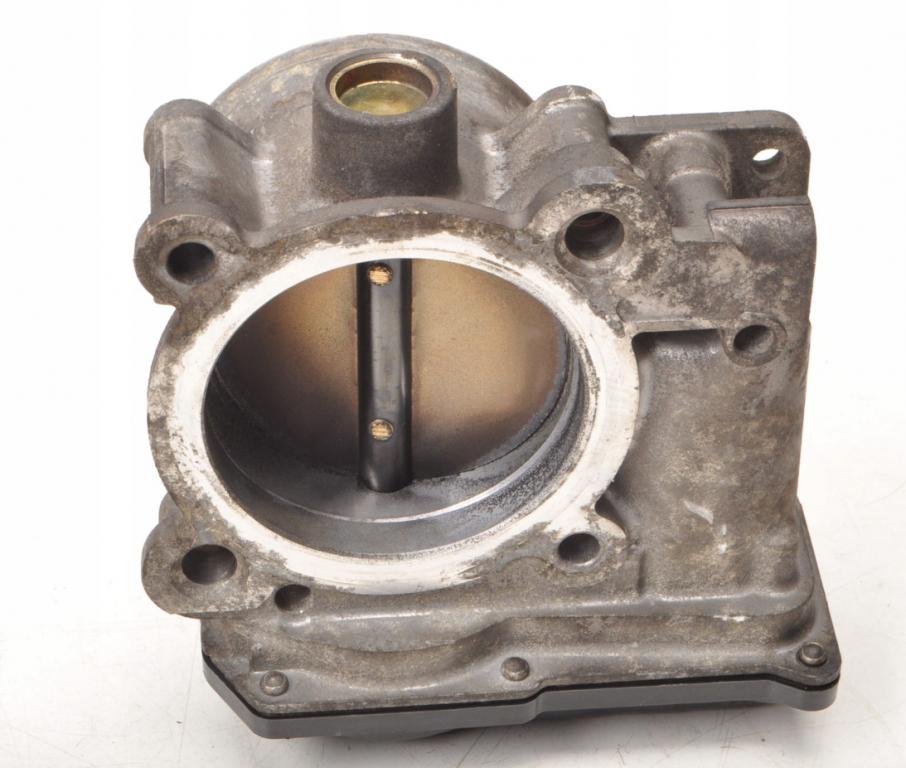 Volvo C30 V50 C70 S40 II  00-07 2400 Škrtiaca klapka 8677694