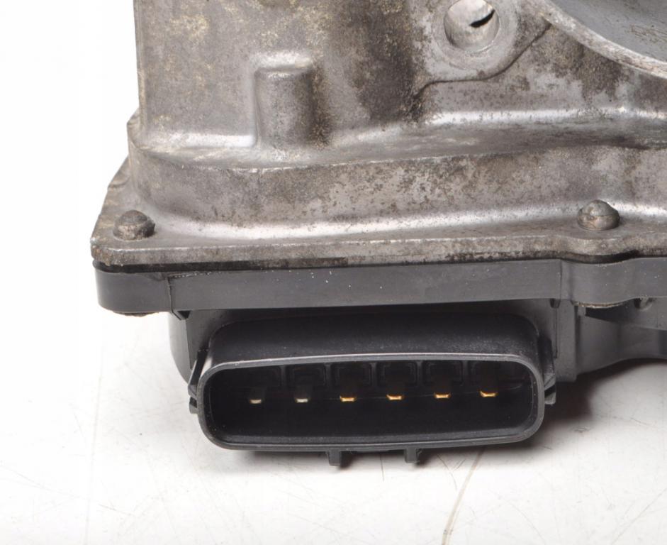 Volvo C30 V50 C70 S40 II  00-07 2400 Škrtiaca klapka 8677694