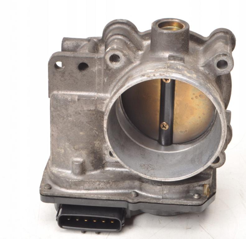 Volvo C30 V50 C70 S40 II  00-07 2400 Škrtiaca klapka 8677694 