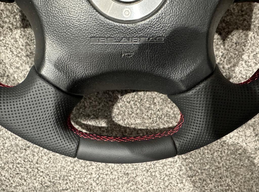 Subaru Impreza WRX Momo GD GC8 GG Forester  volant s novým obšitím